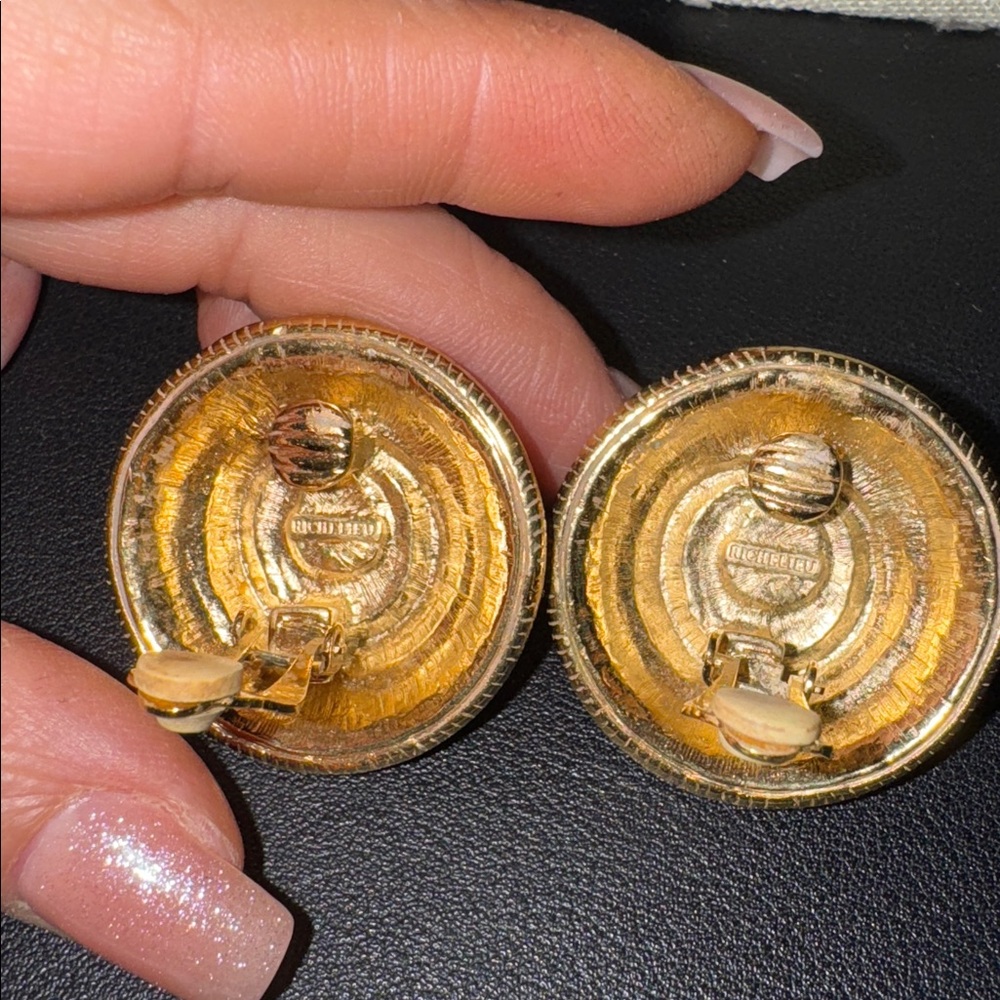 Vintage Richelieu Gold and Black clip on Earrings - Picture 2 of 2